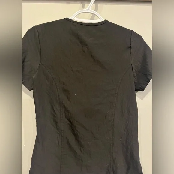 Scrub top size small. - Picture 4 of 4